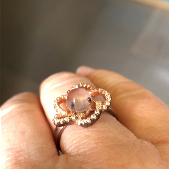 Flower 🌸 like ring. Size 7. - Picture 2 of 5